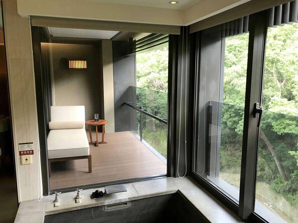 室內溫泉池
