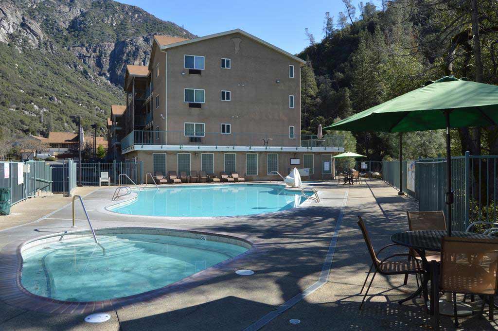 Yosemite-View-Lodge