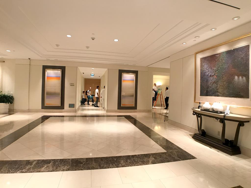 Lobby-of-Hilton-Los-Angeles-Airport