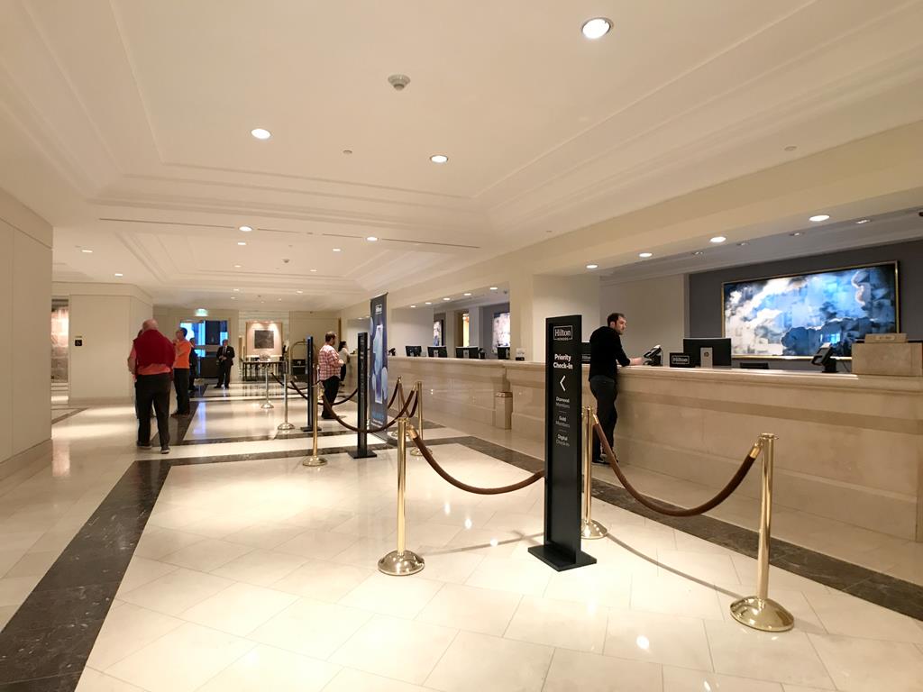 Lobby-of-Hilton-Los-Angeles-Airport