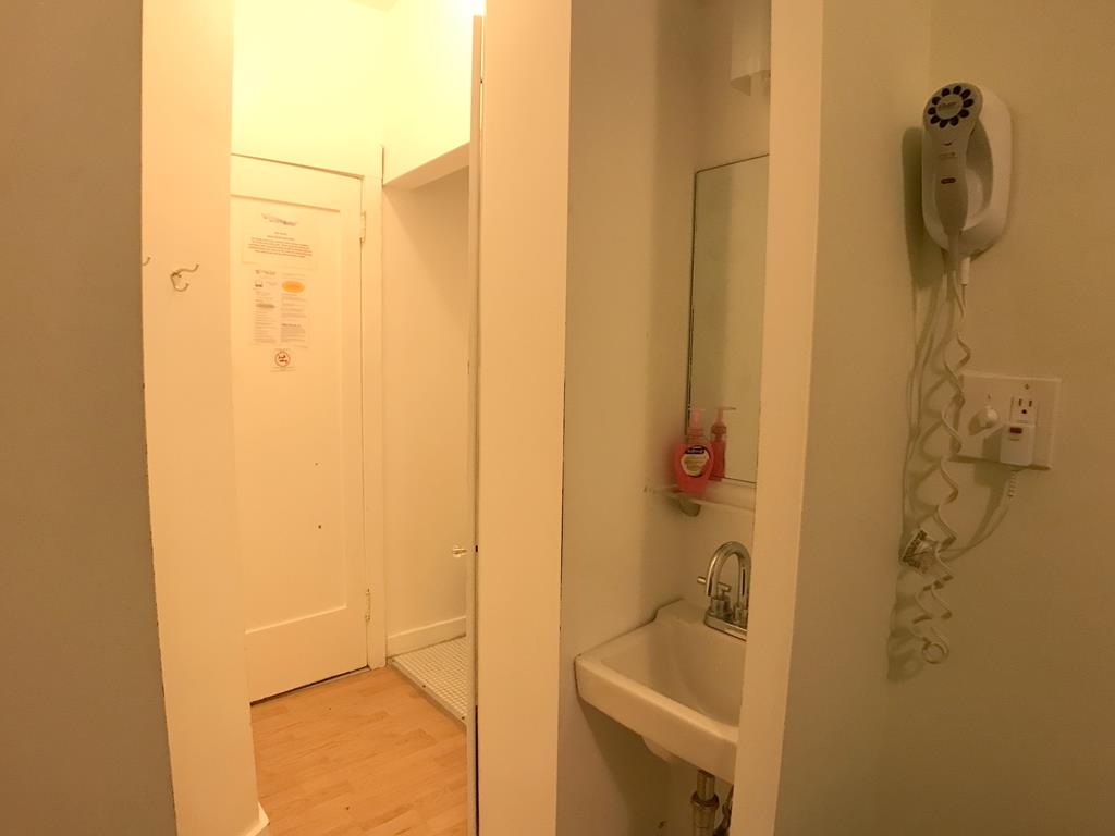 Room of Orange Drive Hostel (1)