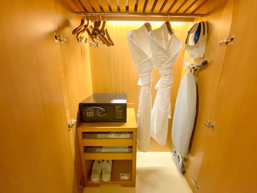 Room of eda royal hotel