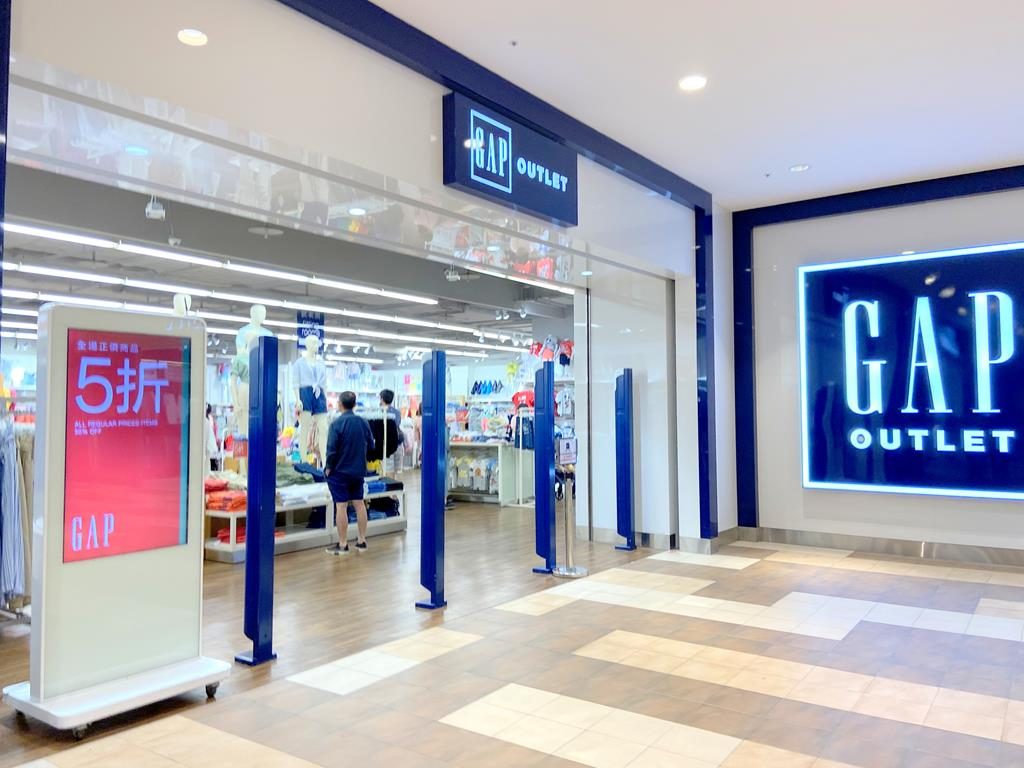 Gap Outlet