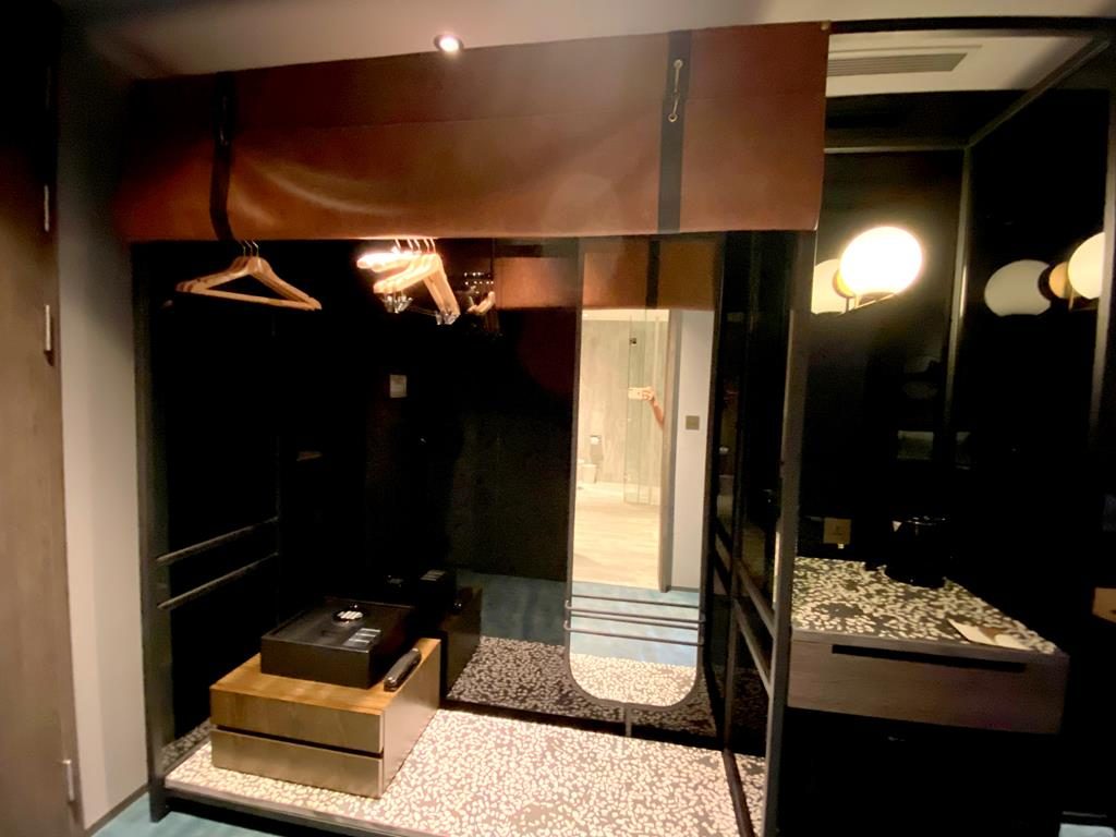 Room of Cozzi blu