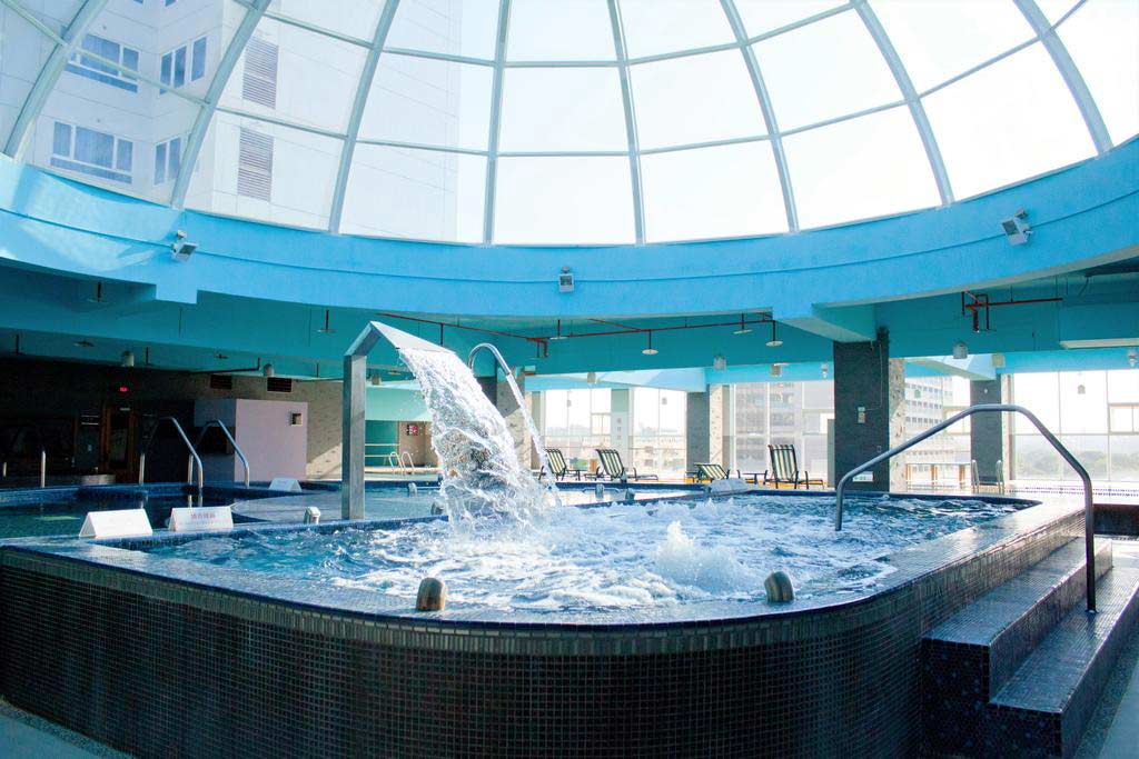 swimming-pool-of-Sheraton-Taoyuan-Hotel