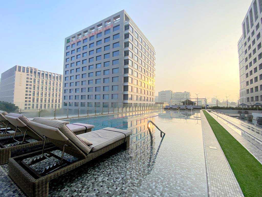 swimming-pool-of-Silks-Place-Tainan