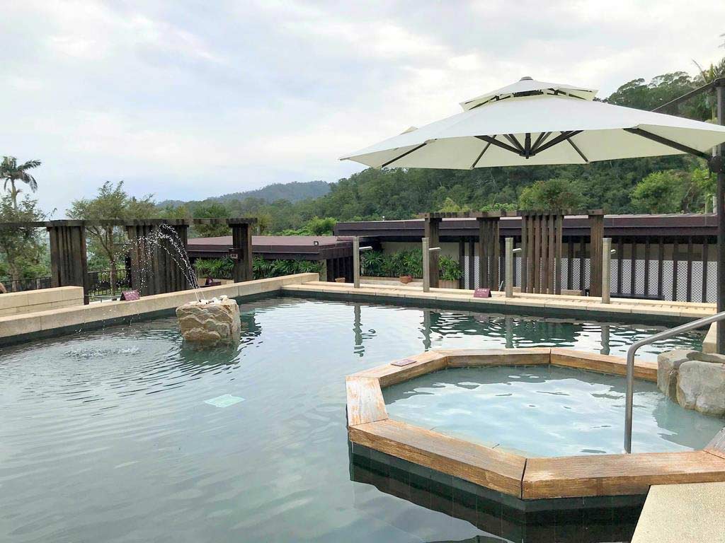 swimming pool of Hotel-Royal-Chiaohsi