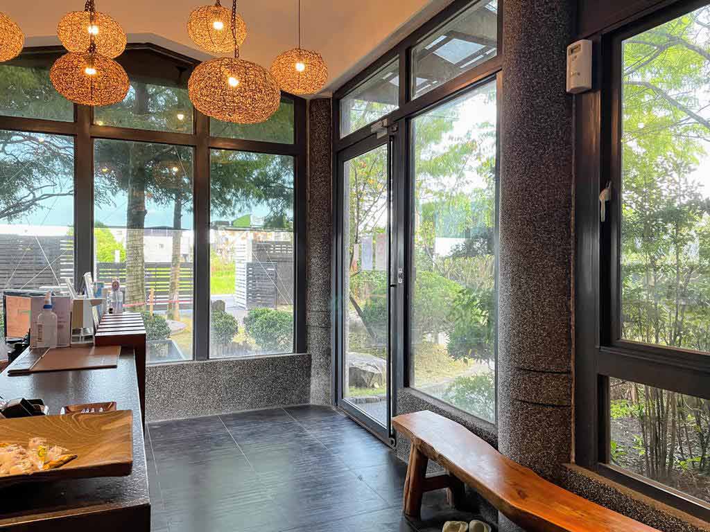 lobby-of-yilan-pokara-resort