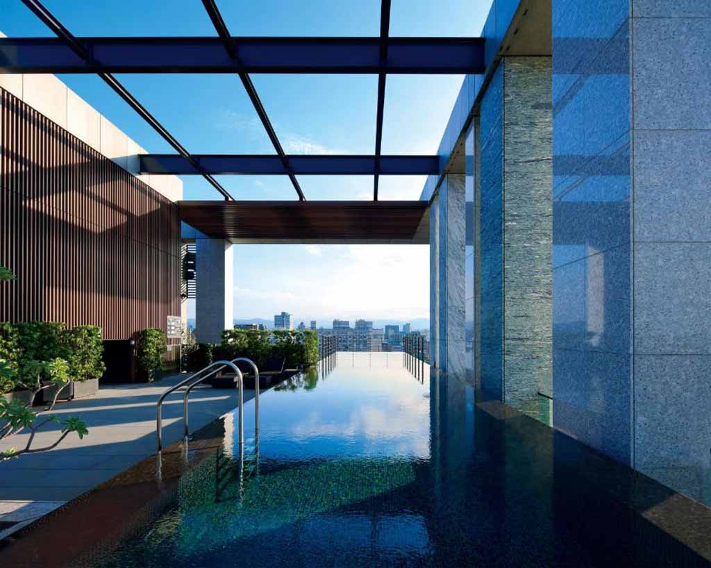 swimming-pool-of-Aloft-Taipei-Zhongshan