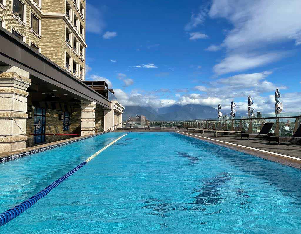 swimming-pool-of-fullon-hotel-hualien