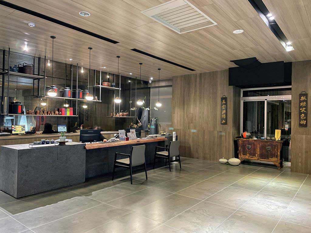lobby-of-Hotelday-Sun-Moon-Lake