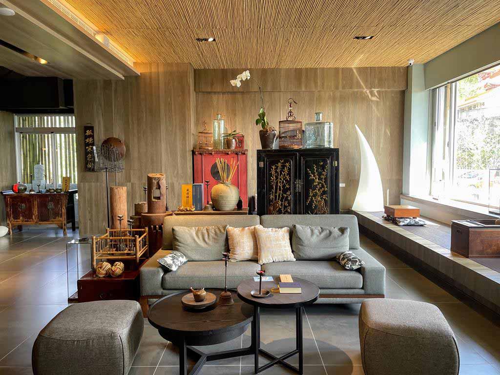 lobby-of-Hotelday-Sun-Moon-Lake