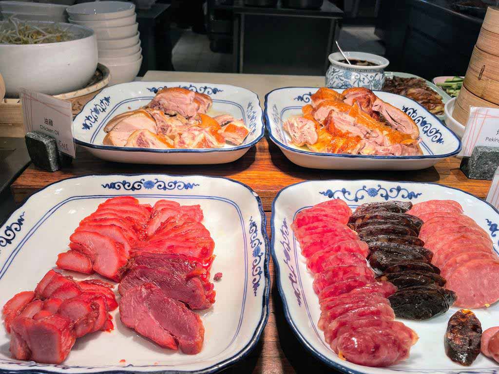 buffet-of-Shangri-La's-Far-Eastern-Plaza-Hotel,-Taipei