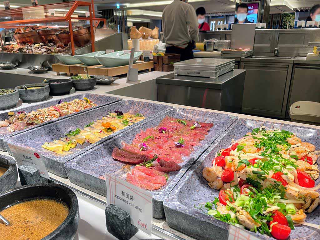 buffet-of-Shangri-La's-Far-Eastern-Plaza-Hotel,-Taipei