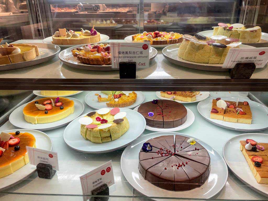 buffet-of-Shangri-La's-Far-Eastern-Plaza-Hotel,-Taipei