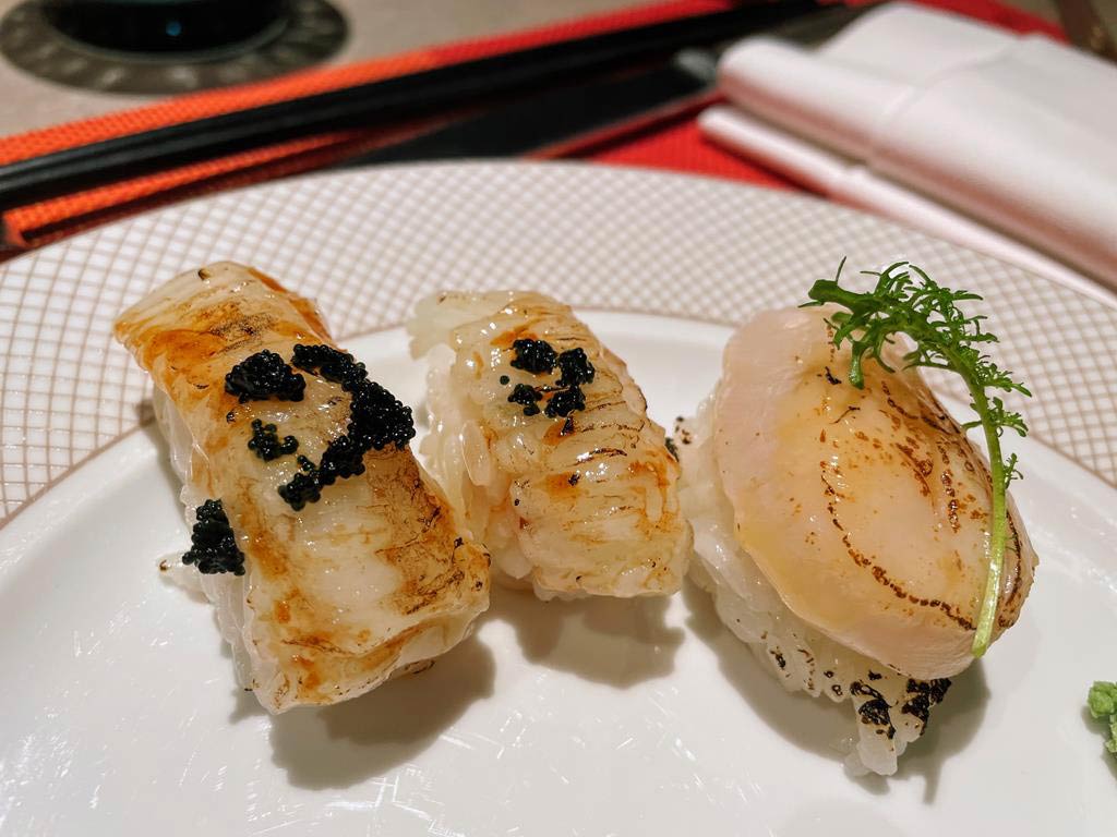 buffet-of-Shangri-La's-Far-Eastern-Plaza-Hotel,-Taipei