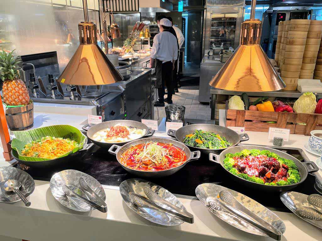 buffet-of-Shangri-La's-Far-Eastern-Plaza-Hotel,-Taipei