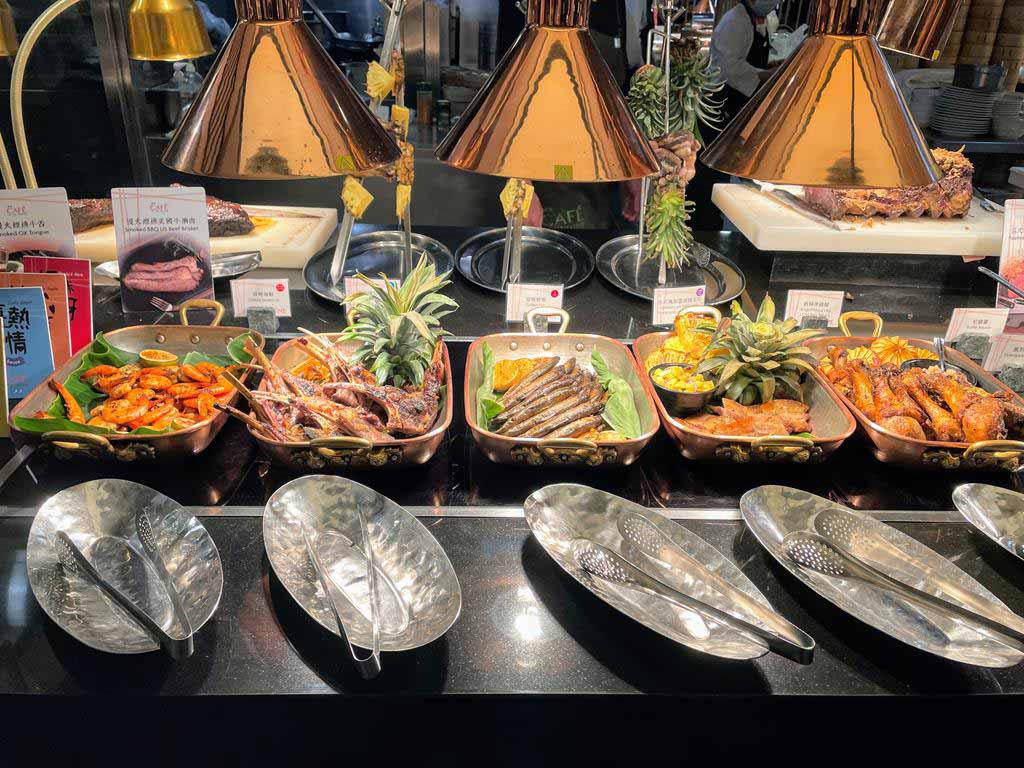 buffet-of-Shangri-La's-Far-Eastern-Plaza-Hotel,-Taipei