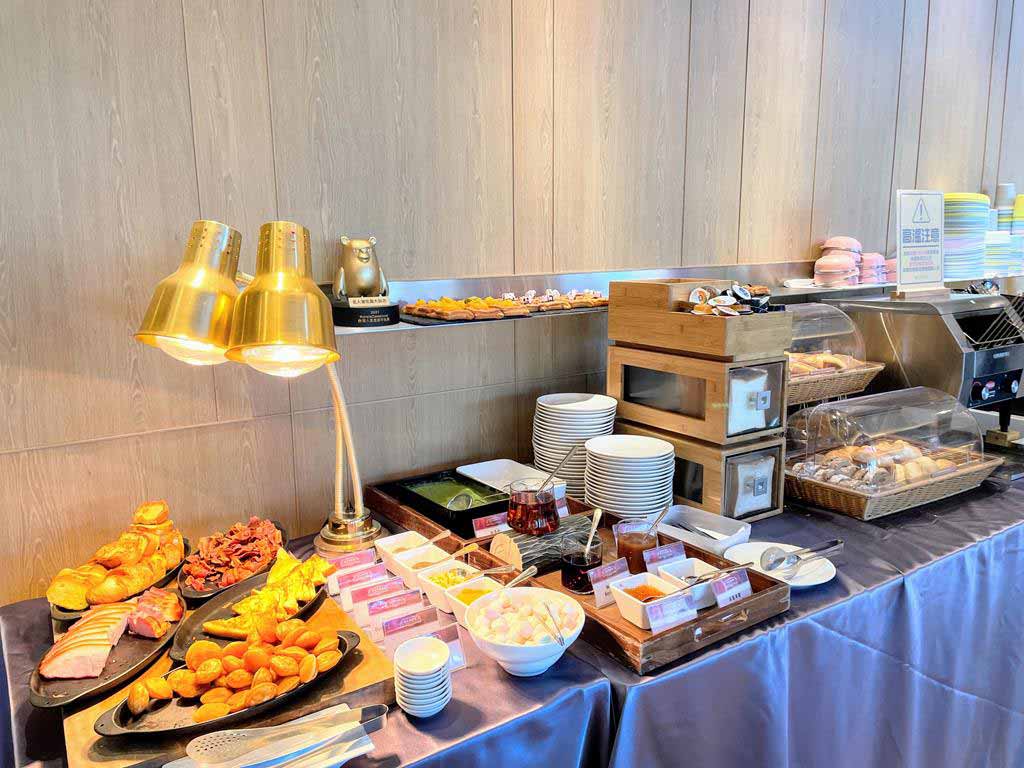 breakfast-of-Fame-Hall-Garden-Hotel