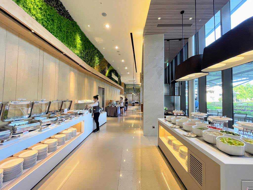 breakfast-of-Fame-Hall-Garden-Hotel