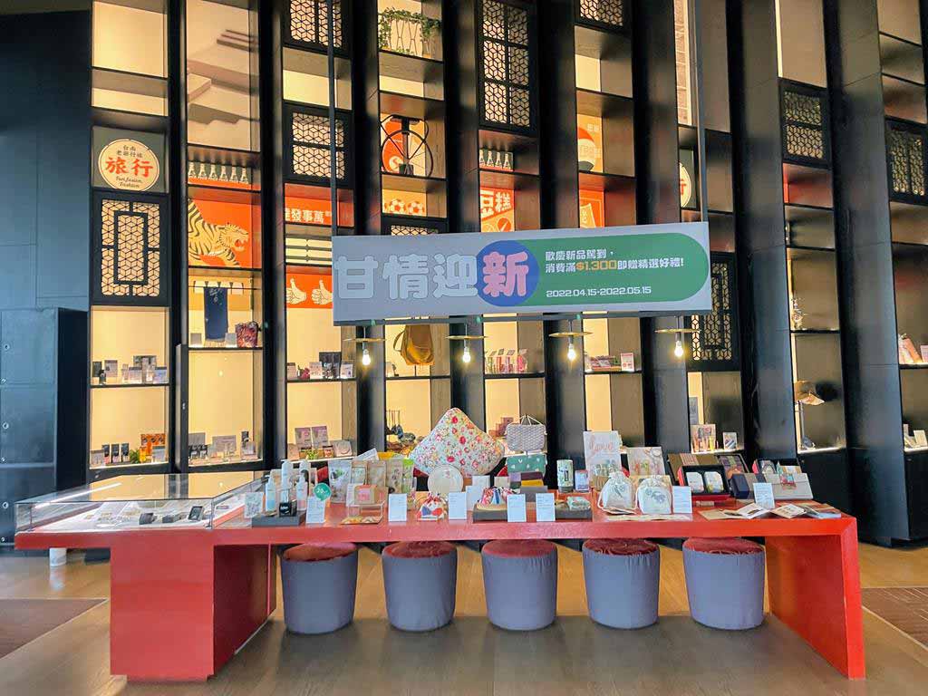 lobby-of-The-Place-Tainan
