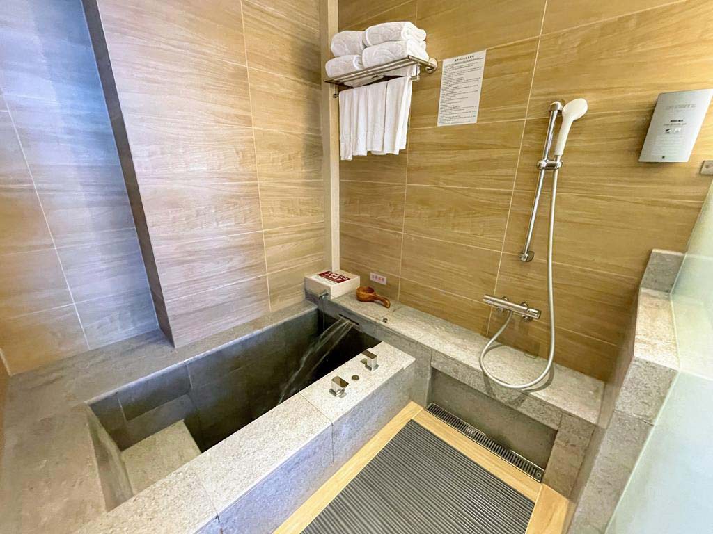 Room of fullon hotel fulong