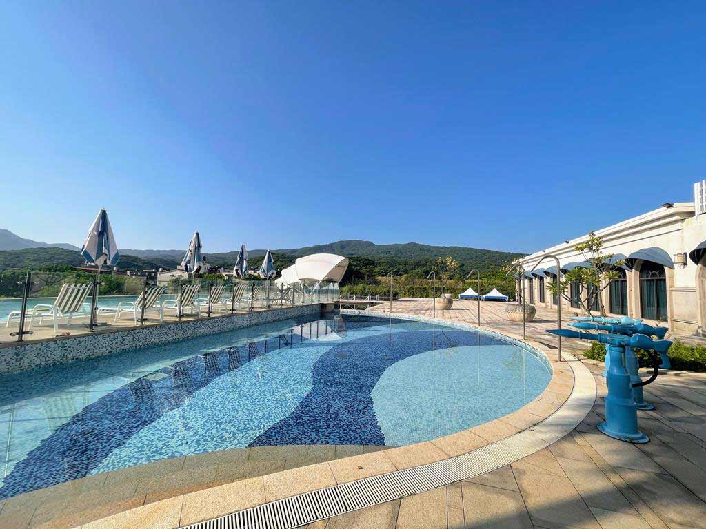 swimming-pool-of-fullon-hotel-fulong