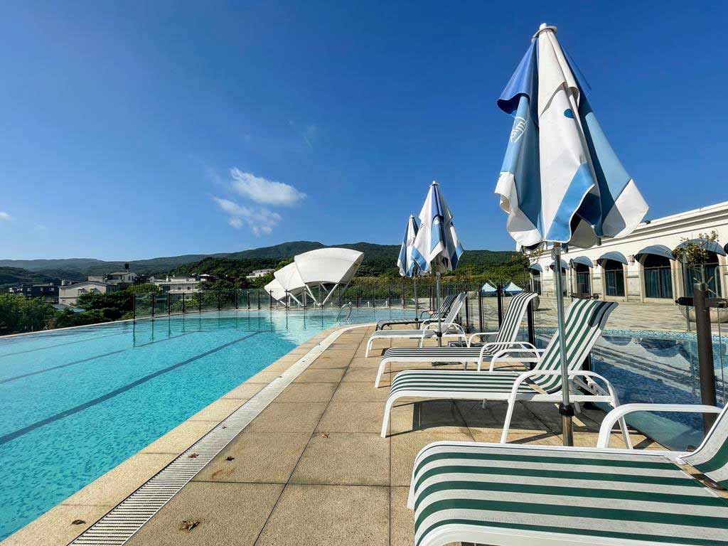 swimming-pool-of-fullon-hotel-fulong