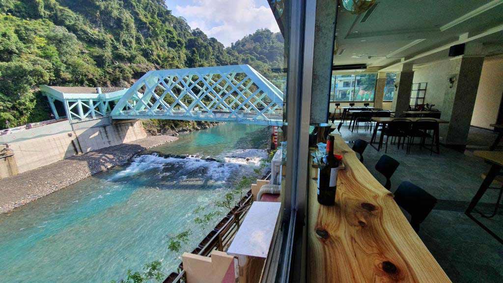 烏來水岸溫泉館