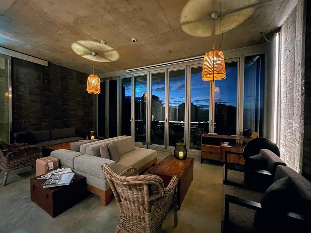 lobby-of-Wandering-Walls