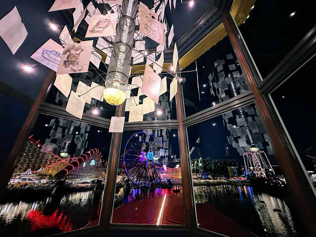 Lamplight-Lounge-At-Pixar-Pier