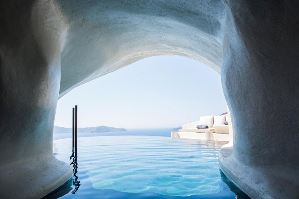 santorini hotels