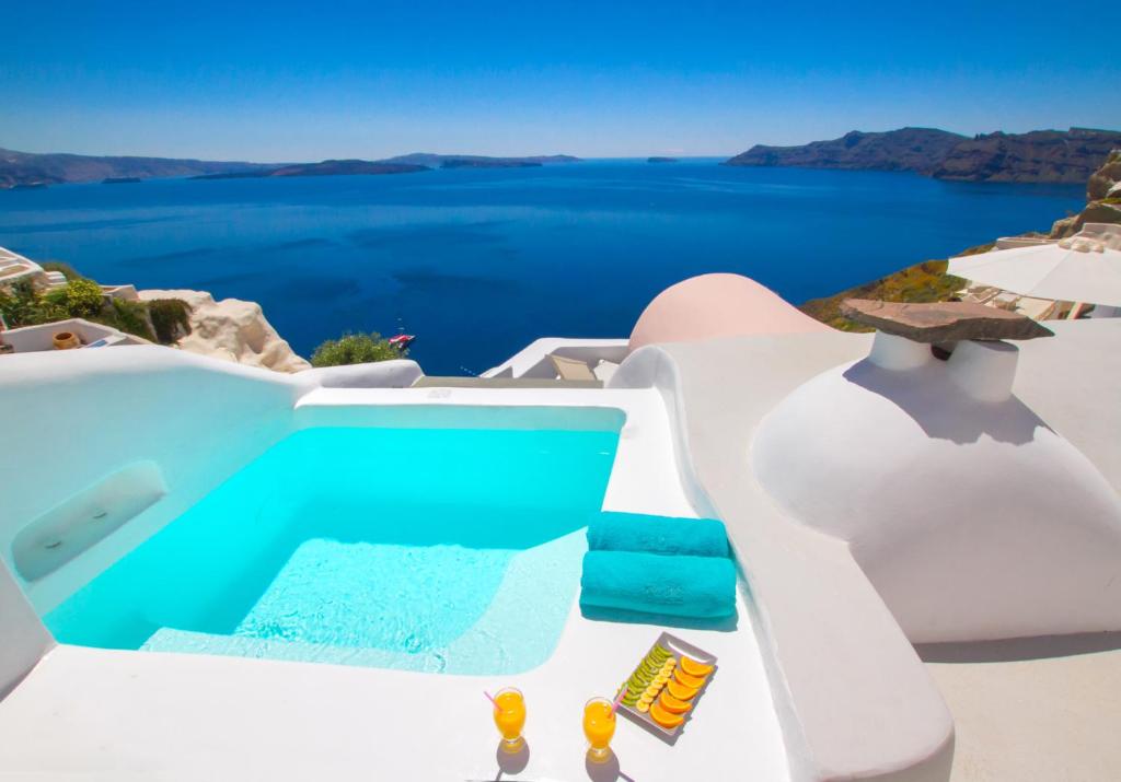 santorini oia hotels