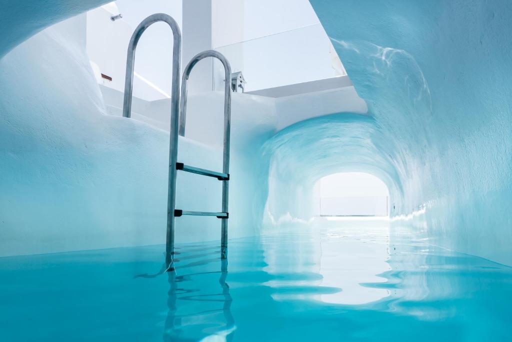 santorini oia hotels