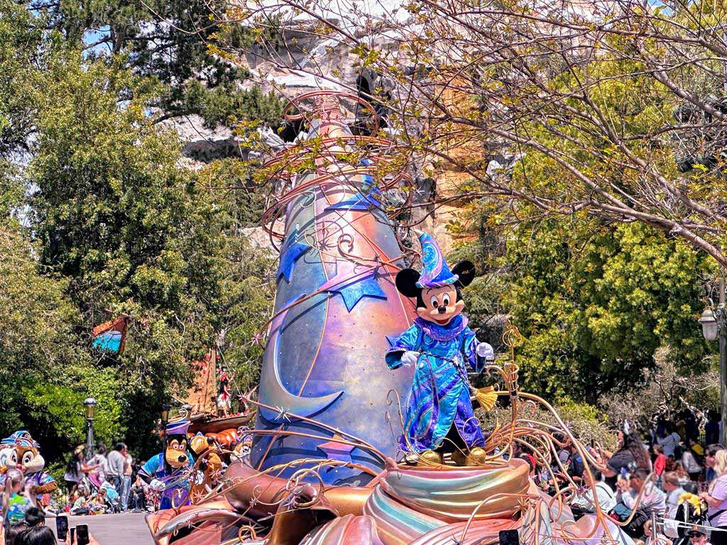 讓神奇發生遊行“Magic-Happens”-Parade