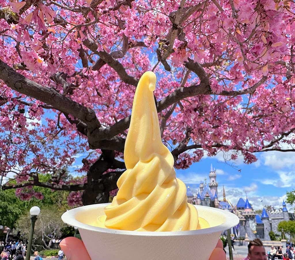 都樂鳳梨冰淇淋（Dole-Whip）