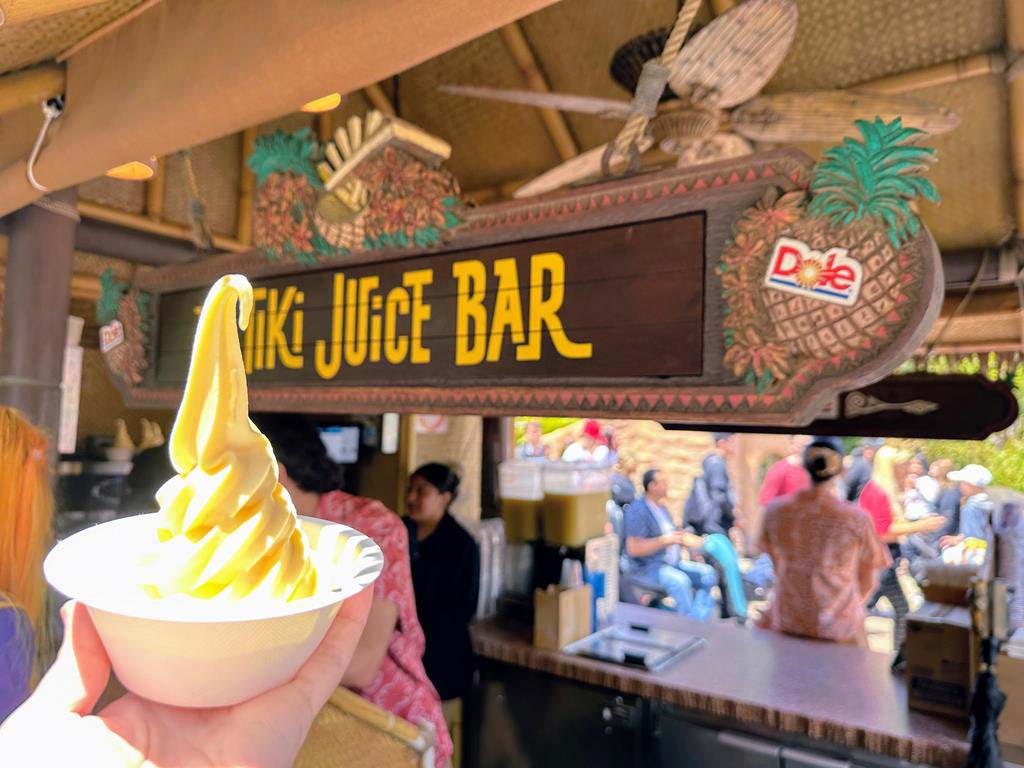 都樂鳳梨冰淇淋（Dole-Whip）