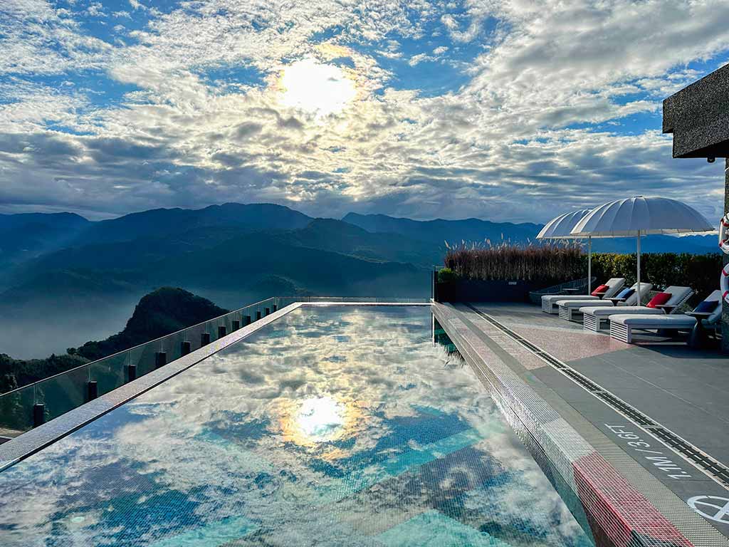 swimming-pool-of-Hotel-Indigo-Alishan