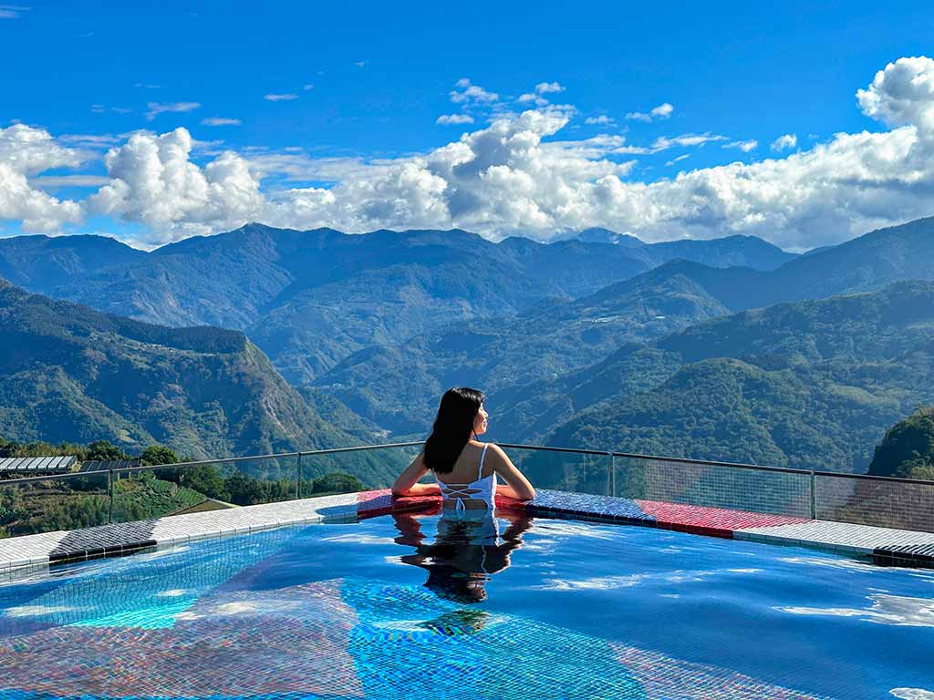swimming-pool-of-Hotel-Indigo-Alishan