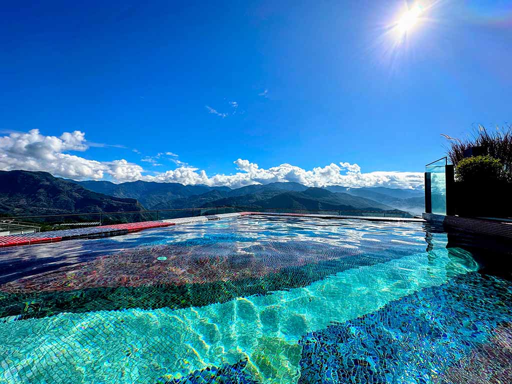 swimming-pool-of-Hotel-Indigo-Alishan