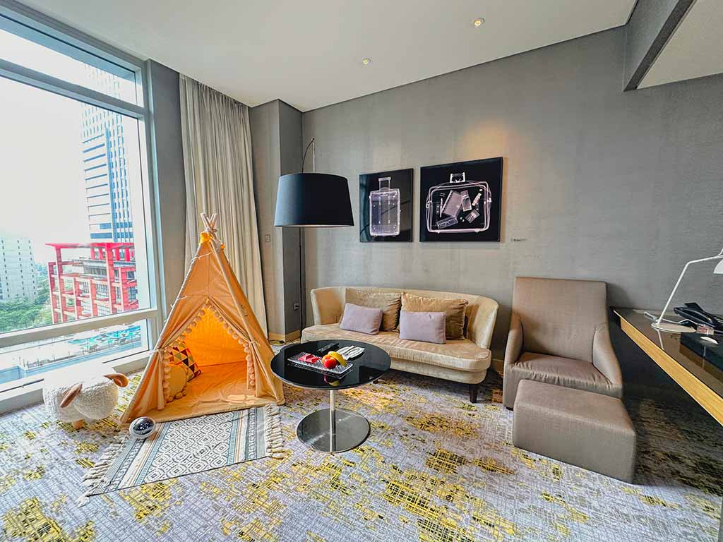 Room-of-Le-Meridien-Taipei