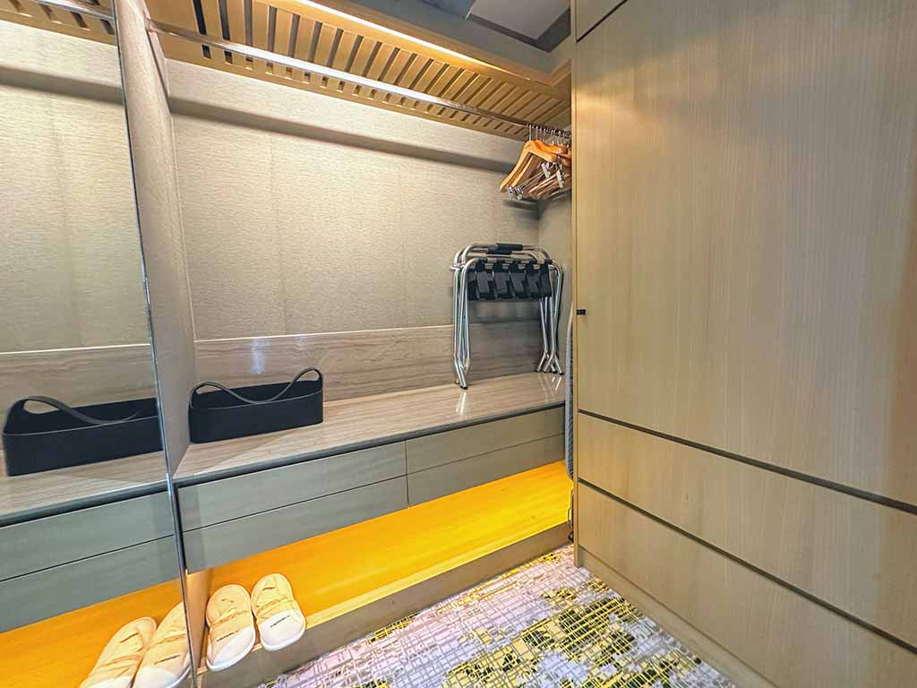 Room-of-Le-Meridien-Taipei