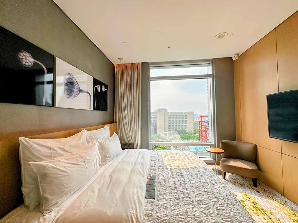 Room-of-Le-Meridien-Taipei