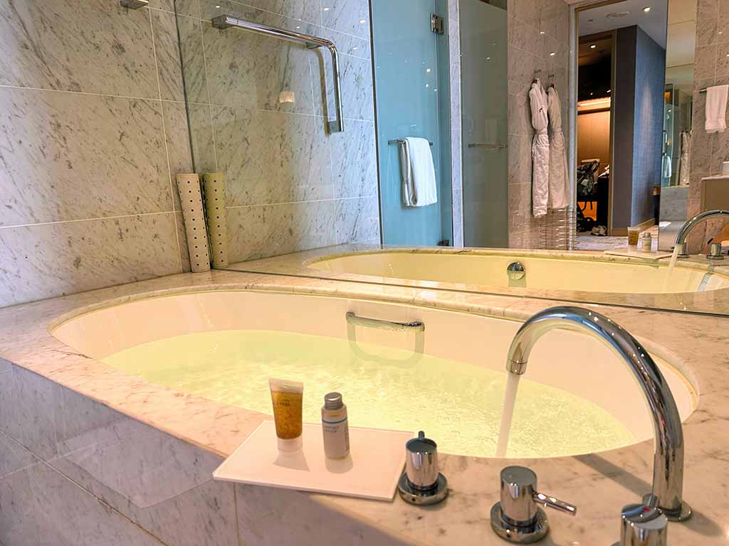 Room-of-Le-Meridien-Taipei