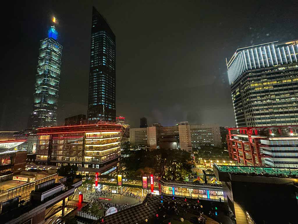 Room-of-Le-Meridien-Taipei