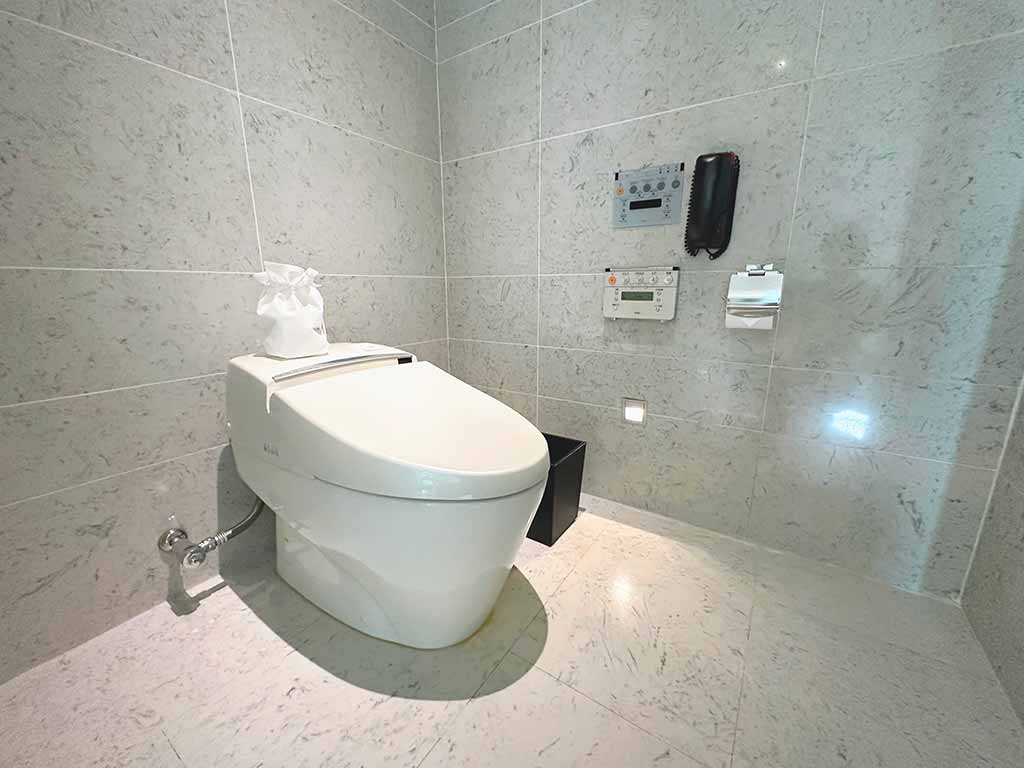 Room-of-Le-Meridien-Taipei