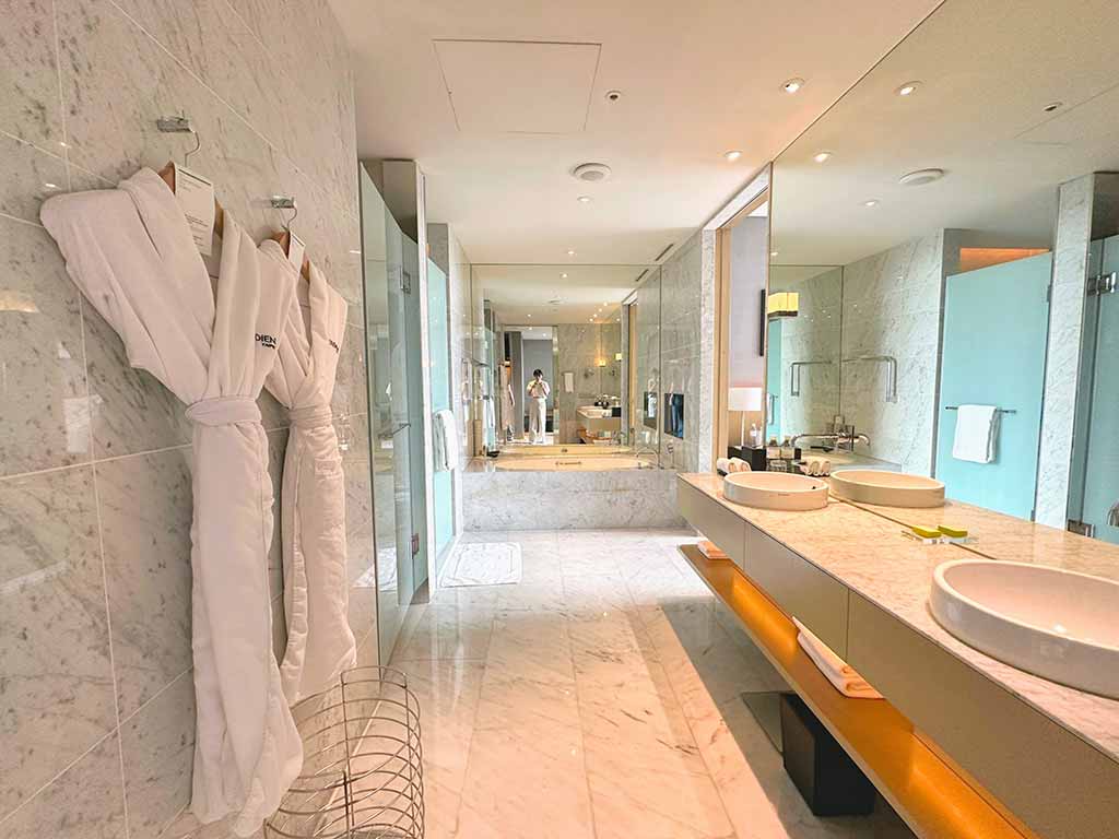 Room-of-Le-Meridien-Taipei
