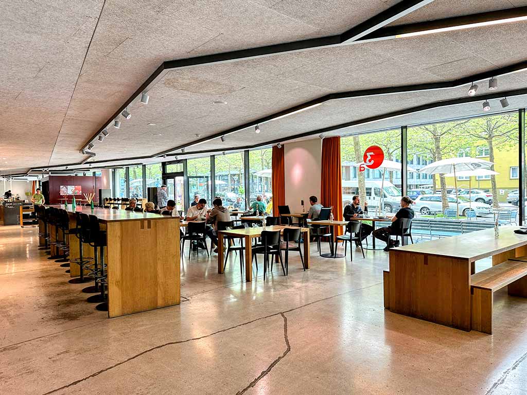 因特拉肯3a-lounge-bar-restaurant