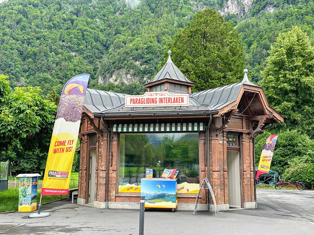 因特拉肯滑翔傘