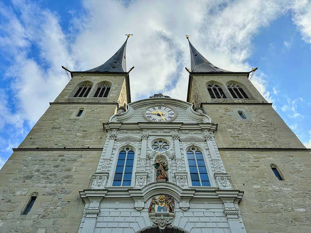 聖萊奧德伽爾教堂（Hofkirche-St.-Leodegar）